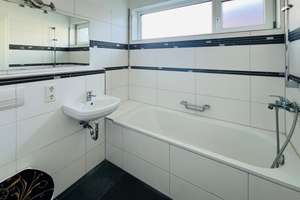 Gut geschnittene 2-Zimmer-Wohnung mit großer Dachterrasse in F-Unterliederbach! – 65929 Unterliederbach, Frankfurt am Main – Vorschaubild 4