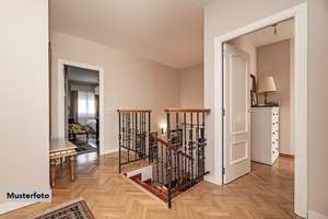 Doppelhaushälfte nebst Garage – 54439 Saarburg – Vorschaubild 1