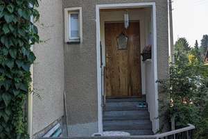 Einfamilienhaus (Doppelhaushälfte) und Garagengebäude auf Grundstück – Die vollständige Adresse der Immobilie erhältst du vom Anbieter., 8239 Falkenstein/Vogtland – Vorschaubild 2