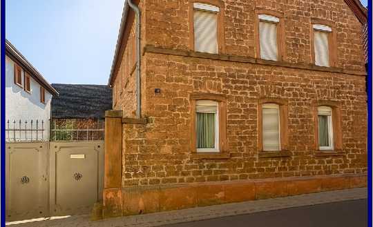 Edenkoben - Ehemaliges Winzeranwesen mit großer Scheune und schön angelegten Hof