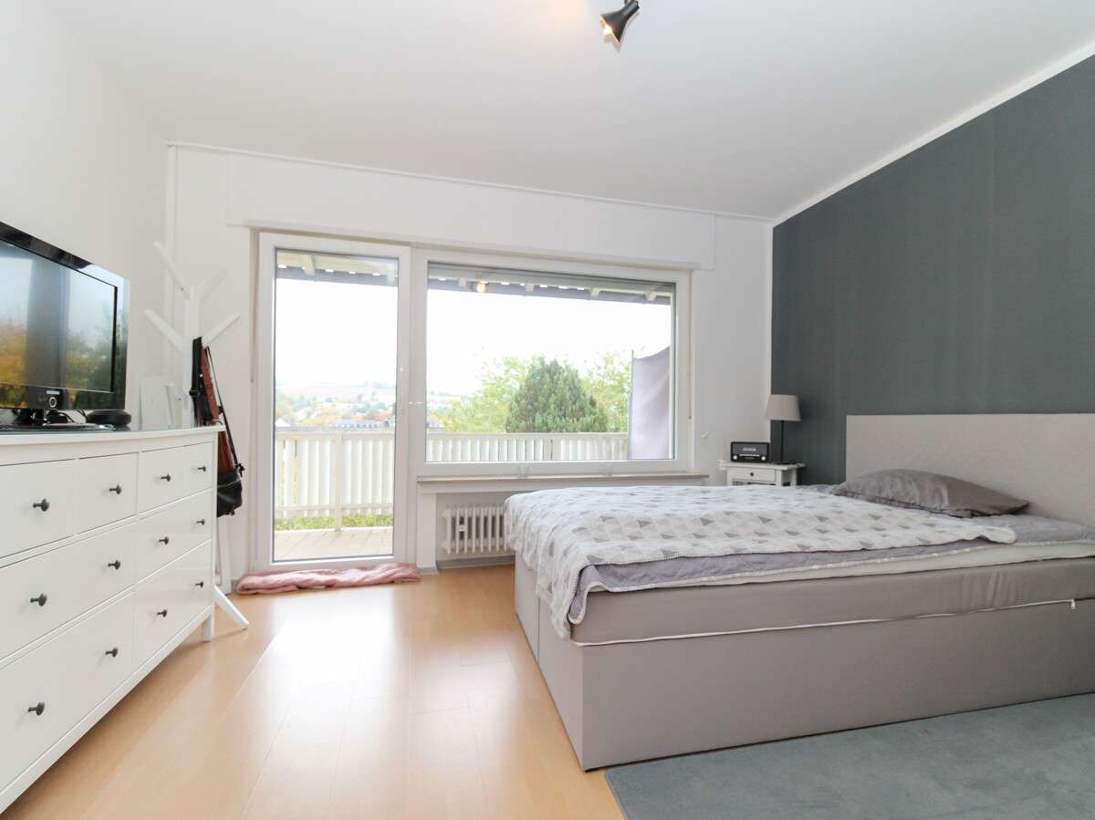 Immobilie in Bad Salzschlirf - Zweizimmerwohnung mit Stellplatz und Balkon in saniertem Mehrfamilienhaus - Bild 1