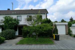 Charmantes Einfamilienhaus mit 6 Zimmern in Düsseldorf-Rath, sehr nahe am Aaper-Wald.