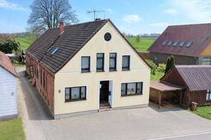 Vollvermietetes Dreifamilienhaus in Elsfleth - Kapitalanlage mit 17.100 € Jahresnettokaltmiete! – Sandfeld 26, 26931 Elsfleth – Vorschaubild 1