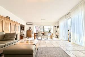 Am Ende der Sackgasse: Stilvolle Dachgeschosswohnung mit Loggia & viel Platz