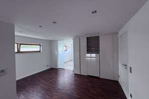 Neu renovierte  3,5-Zimmer-Wohnung mit Balkon in Bogenhausen – Die vollständige Adresse der Immobilie erhältst du vom Anbieter., 81925 Herzogpark, München – Vorschaubild 3