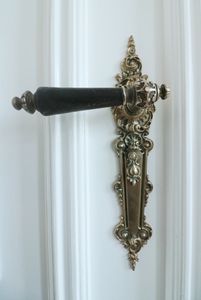 **TOP-LAGE**Südvorstadt**7 Zimmer**2 Stellplätze**historischer Stuck**