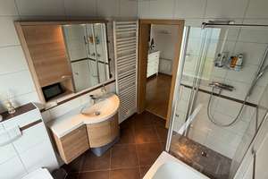 Weitblick trifft Wellness – Umfassend modernisierte Doppelhaushälfte in Siegen (Alte Dreisbach) – Die vollständige Adresse der Immobilie erhältst du vom Anbieter., 57080 Niederschelden, Siegen – Vorschaubild 6