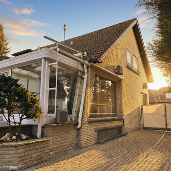 Seltene Gelegenheit: Haus mit großem Grundstück, Teich und kleinem Privatwald in Top Lage