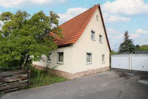 Viel Raum für Lebensträume – gestaltbares Einfamilienhaus mit großem Garten und Garagen in Eckental