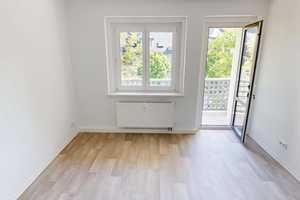 Lichterfüllte Altbauwohnung mit Balkon – Albrechtstr. 5, 9130 Chemnitz – Vorschaubild 3