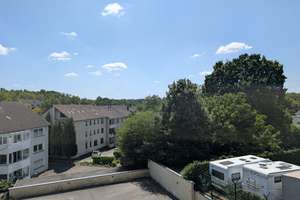 Großzügige Maisonette-Wohnung mit Terrasse, Sauna, Kamin & zwei Stellplätzen in Essen-Frohnhausen – Die vollständige Adresse der Immobilie erhältst du vom Anbieter., 45147 Frohnhausen, Essen – Vorschaubild 4