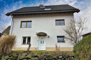 Neuwertiges Einfamilienhaus mit Einliegerwohnung in bevorzugter Wohnlage von Siegen-Seelbach – Die vollständige Adresse der Immobilie erhältst du vom Anbieter., 57072 Seelbach, Siegen – Vorschaubild 3