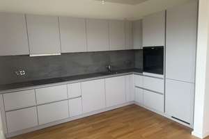 Exklusive neuwertige 3-Zimmer-Wohnung mit schönem Balkon von PRIVAT!