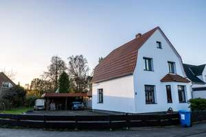 *** 0 % Käuferprovision -Sanierung 2018/2020- niedrige ENERGIEKOSTEN - traumhaftes GRUNDSTÜCK  *** – Die vollständige Adresse der Immobilie erhältst du vom Anbieter., 27749 Südliche Stadtmitte, Delmenhorst – Vorschaubild 2