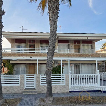 ERSTKLASSIGE FERIENWOHNUNG AM STRAND MIT TERRASSE UND PARKPLATZ LOS NAREJOS