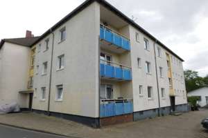 Renoviert und bezugsfertig... Schicke 2-Zimmerwohnung im EG mit Balkon zentral gelegen...