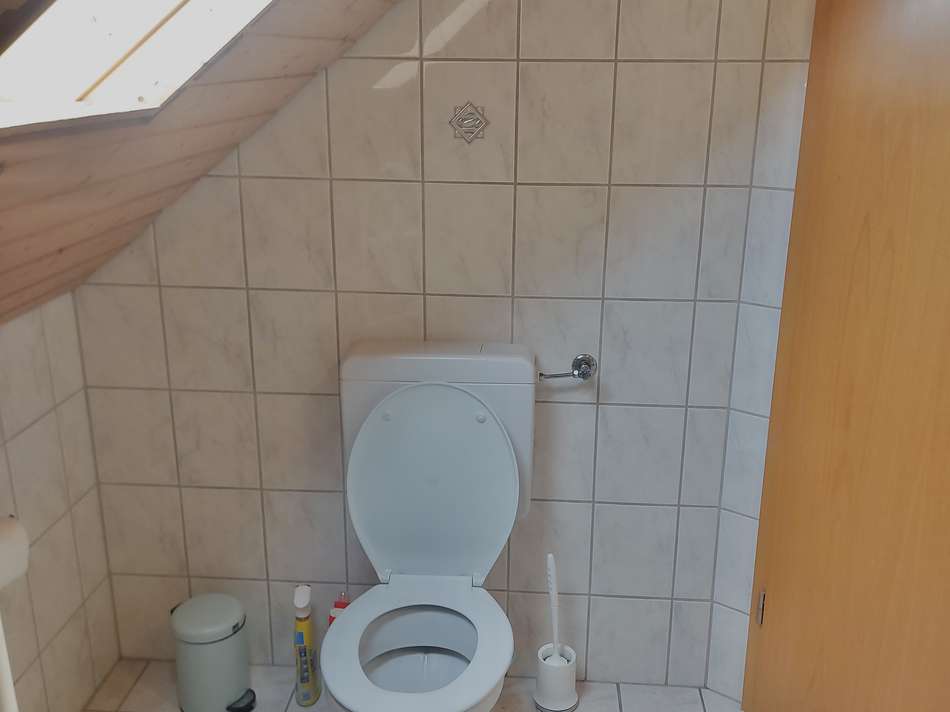 Toilette in Bad DG