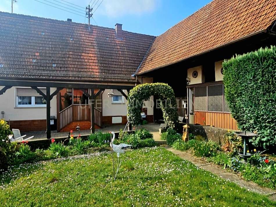 Blick auf Haus und Scheune