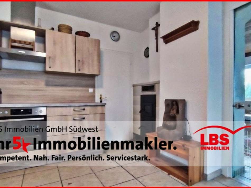 Küche mit Diele-Zugang und Wo