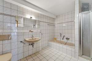 Wohnen mit Aussicht: Großzügiges Splitlevel-Haus mit Einliegerwohnung in Eppstein – Die vollständige Adresse der Immobilie erhältst du vom Anbieter., 65817 Eppstein – Vorschaubild 36