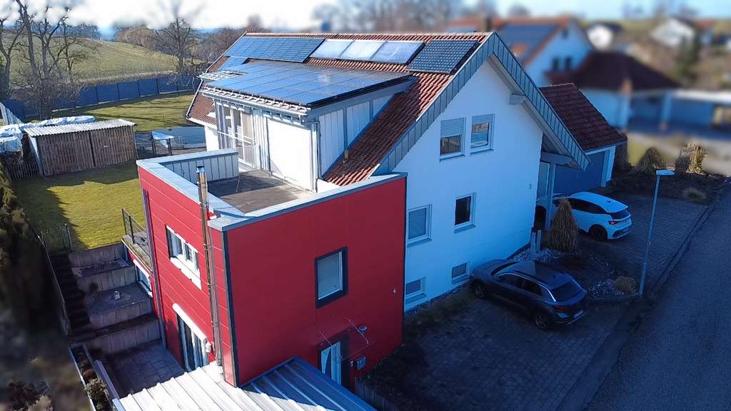 Immobilie in Maselheim - Attraktives 3-Familienhaus in Sulmingen mit Pool, PV-Anlage und großem Garten – ideal für Eigennutze - Bild 2