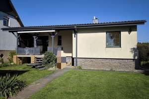 Idyllisches Einfamilienhaus mit ausgebauten Keller, Garage, Carport, Nebengelass und schönem Garten! – Die vollständige Adresse der Immobilie erhältst du vom Anbieter., 3238 Finsterwalde – Vorschaubild 4