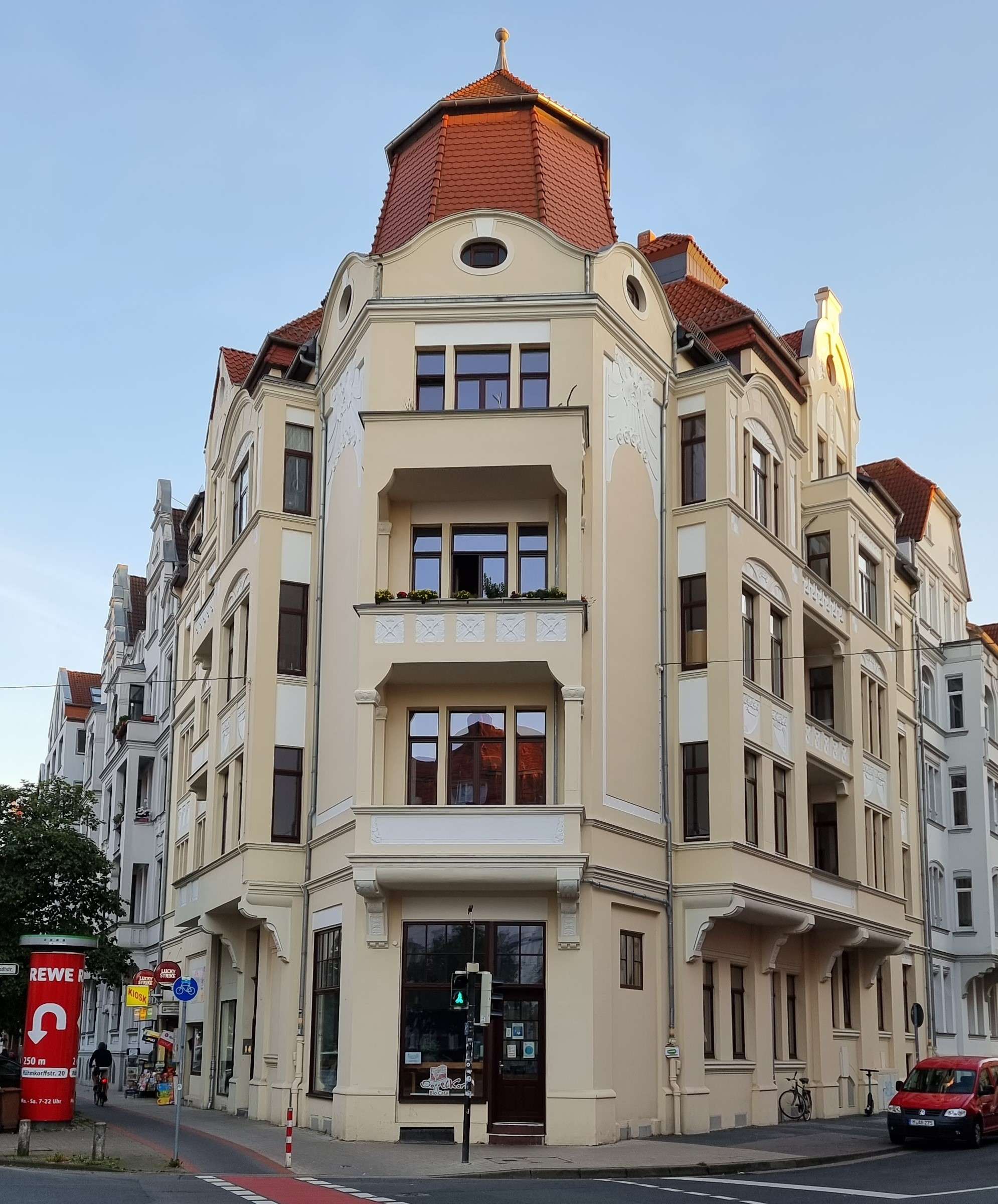 Stilvolle Jugendstil-Altbauwohnung im Herzen der List mit 2 Balkonen im 2. OG, Hannover – Bild 2