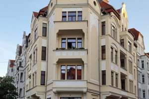 Großzügige Jugendstil-Altbauwohnung im Herzen der List mit 2 Balkonen im 2. OG – Ferdinand-Wallbrecht-Str. 21, 30163 List, Hannover – Vorschaubild 2