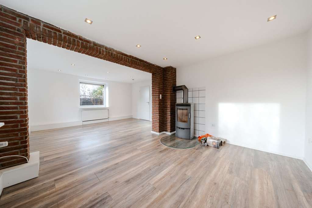 Immobilie in Osteel - Einfamilienhaus oder Ferienhaus an der Nordsee – Alleinlage mit 1.670 m² Grundstück - Bild 1