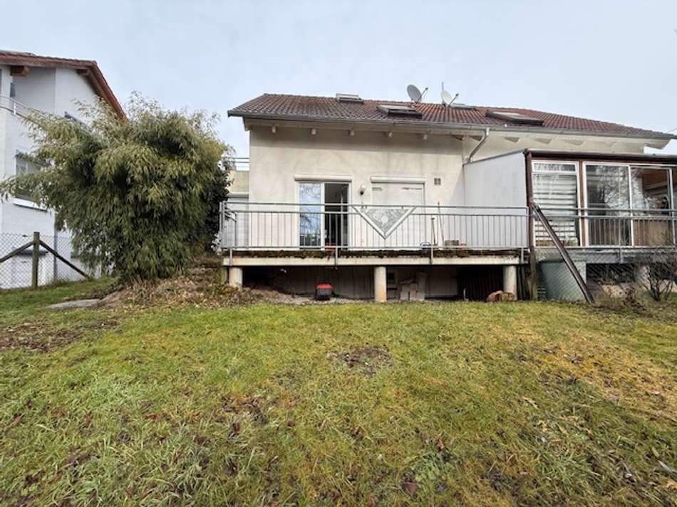 Hausrückseite mit Garten