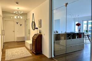 Aufzug direkt in die Wohnung! Großzügige 3 Zimmer Wohnung mit 2 Balkonen und Einbauküche!