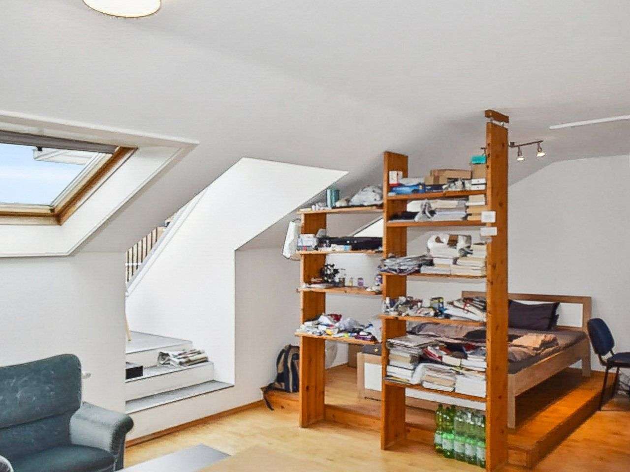 Immobilie in Sindelfingen - Vermietetes 1-Zimmer-Dachgeschoss-Apartment in perfekter Lage Sindelfingens - Bild 1