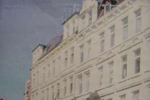 Klassische Altbauwohnung mit Terrassen und Garten