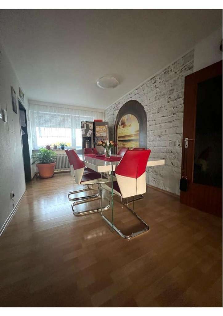 Immobilie in Welzheim - Familienfreundliche 5-Zimmer-Wohnung mit Balkon  PKW-Stellplatz - Bild 3