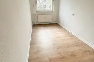 Geräumige 5-Zimmer-Wohnung mit Garten  – Hermann-Billung-Straße 1, 29633 Heidekreis – Vorschaubild 4