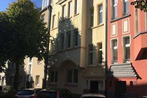 4 Zimmer Dachgeschosswohnung in Essen-Holsterhausen, renovierungs-/sanierungsbedürftig