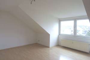 Bonn-Beuel / Rheinnähe, großzügiges, helles Dachappartement – Die vollständige Adresse der Immobilie erhältst du vom Anbieter., 53225 Beuel-Mitte, Bonn – Vorschaubild 3
