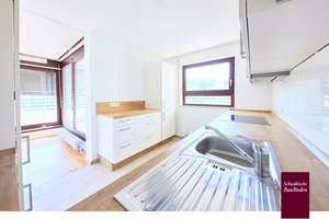 Stuttgart-Botnang: Attraktive 3,5-Zi.-Wohnung im 6. OG, Terrasse/Loggia, Parkett & Einbauküche +++ – Belaustraße 18A, 70195 Botnang-Süd, Stuttgart – Vorschaubild 13