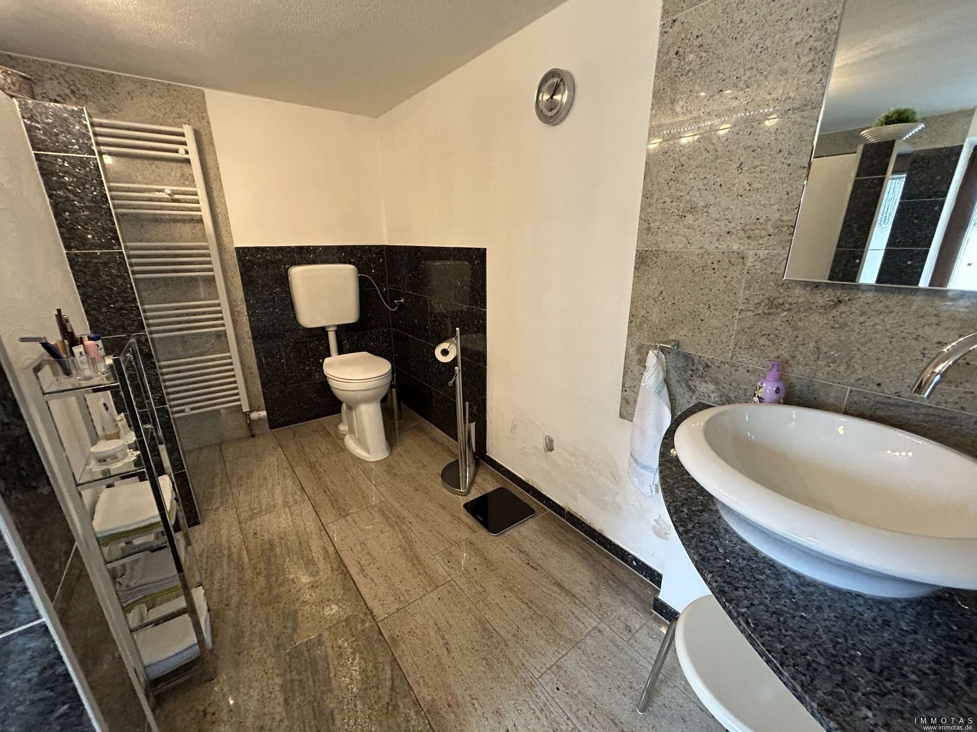 Immobilie in Überherrn - Reihenmittelhaus mit drei Stellplätzen - hervorragende Energiewerte - Bild 3