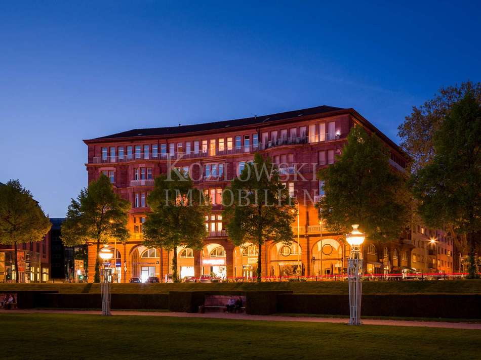 Arkadenhaus by night