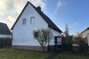 Bezugsfrei!
Wohlfühl-EFH für Familien mit Sonnengarten in Ruhig-Lage und sehr günstigem Erbpachtzin – Die vollständige Adresse der Immobilie erhältst du vom Anbieter., 53127 Ippendorf, Bonn – Vorschaubild 4
