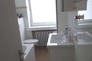 Familienfreundliche Wohnung mit Balkon und Einbauküche – Vater-Jahn-Straße 3, 47803 Inrath/Kliedbruch, Krefeld – Vorschaubild 3