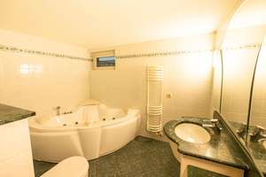 Property thumbnail 12