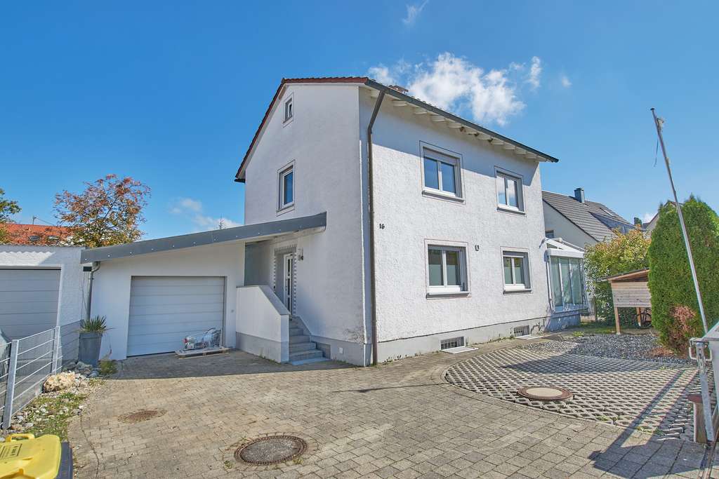 Familienfreundliches Einfamilienhaus  mit Wintergarten und schönem Garten