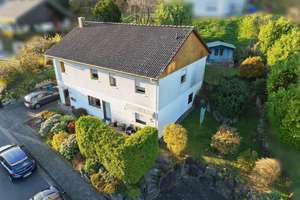 Einfamilienhaus mit Einliegerwohnung – Wohnen in ruhiger, naturnaher Lage! – Die vollständige Adresse der Immobilie erhältst du vom Anbieter., 53547 Hausen (Wied) – Vorschaubild 1