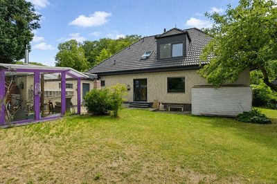 Wohnkomfort unterm Dach: Neuwertige 3-Zimmer-Wohnung mit Südbalkon