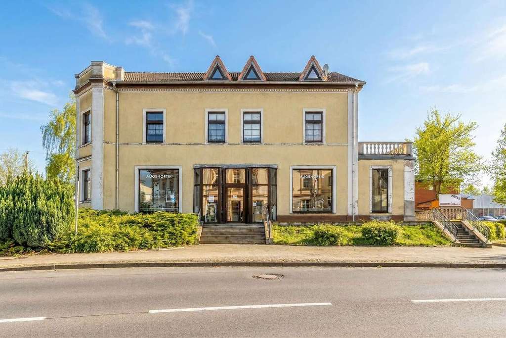 Immobilie in Neustadt (Dosse) - KENSINGTON - Exklusiv - Mehrfamilienhaus mit 4 Wohneinheiten und Gewerbe in bester Lage in Neustadt - Bild 0
