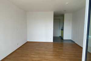Appartement mit Balkon } nur für Studenten, Azubis – Fritz-Fend-Str. 1+3, 93047 Regensburg – Vorschaubild 8