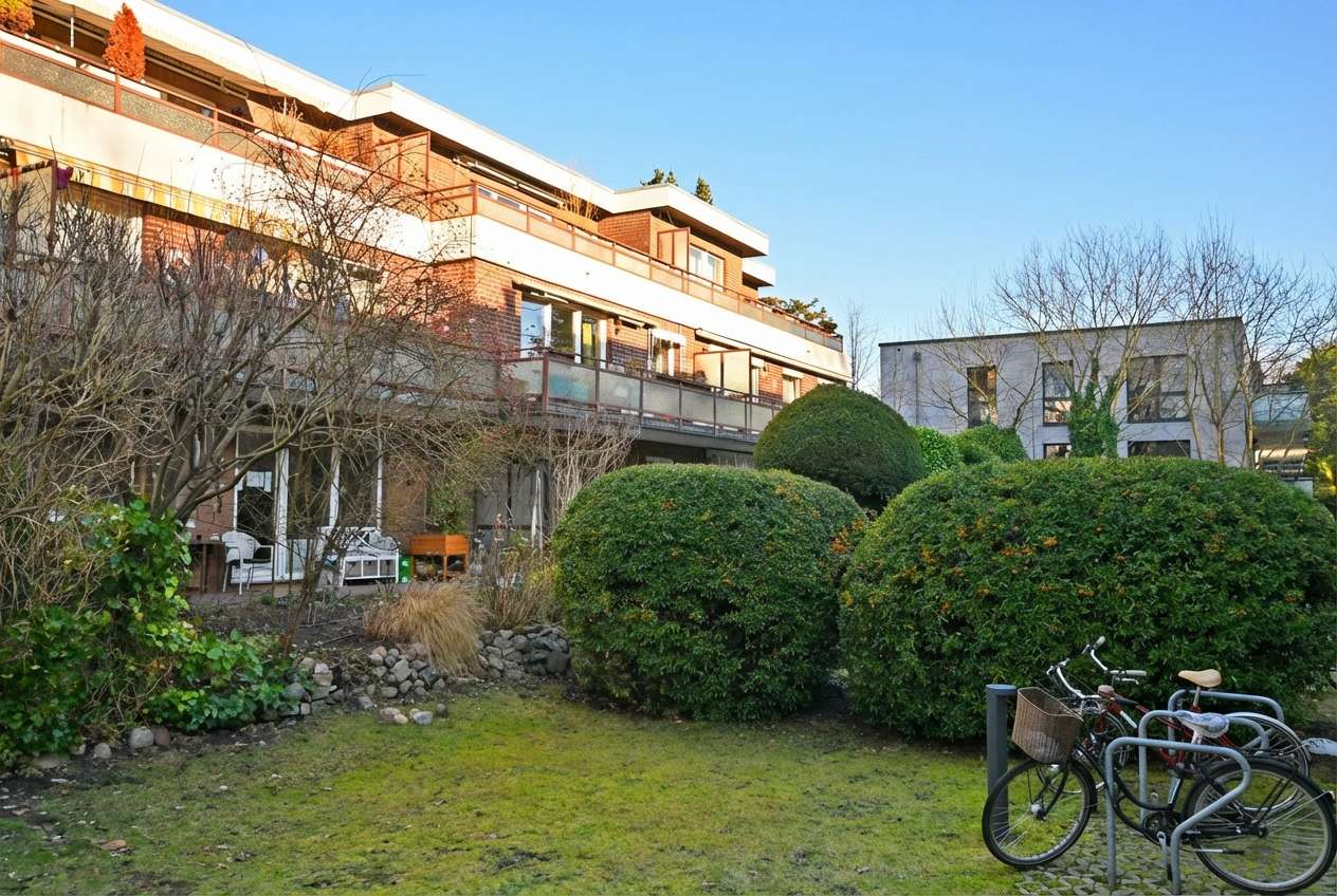 Renovierungsbedürftige Endetage in ruhiger Lage Lokstedt mit großer Dachterrasse & Tiefgarage, Hamburg – Bild 2