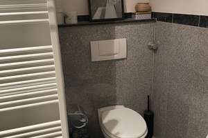 Große, schön geschnittene 2 Zimmer, Wohnküche, Diele, Bad, großer Balkon, bodentiefe Fenster – 40233 Flingern Süd, Düsseldorf – Vorschaubild 4